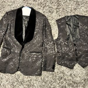 Men’s Tuxedo Jacket with matching vest. Worn once ; Slim Fit